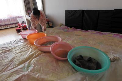 北海楼上漏水，住户失联，小区没物管，业主维权难！律师来支招……